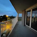 アパート Luxusapartment Mit 40 Qm Terrasse, E-parkplatz Und Parkplatz *