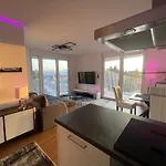 Luxusapartment Mit 40 Qm Terrasse, E-parkplatz Und Parkplatz アパート *