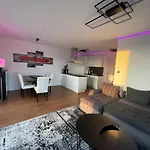 Luxusapartment Mit 40 Qm Terrasse, E-parkplatz Und Parkplatz アパート *