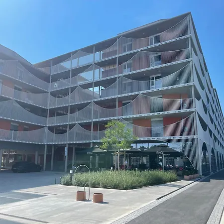 アパート Luxusapartment Mit 40 Qm Terrasse, E-parkplatz Und Parkplatz *