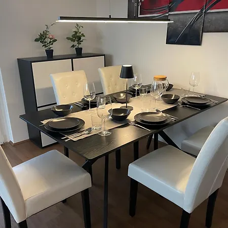 Luxusapartment Mit 40 Qm Terrasse, E-parkplatz Und Parkplatz شقة *