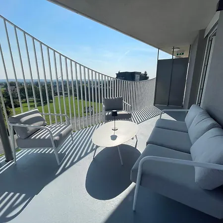 Luxusapartment Mit 40 Qm Terrasse, E-parkplatz Und Parkplatz شقة *