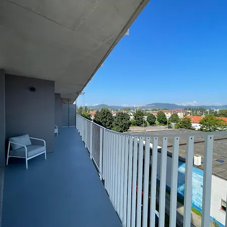 Luxusapartment Mit 40 Qm Terrasse, E-parkplatz Und Parkplatz * Graz