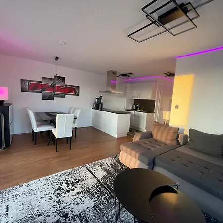 Luxusapartment Mit 40 Qm Terrasse, E-parkplatz Und Parkplatz شقة *