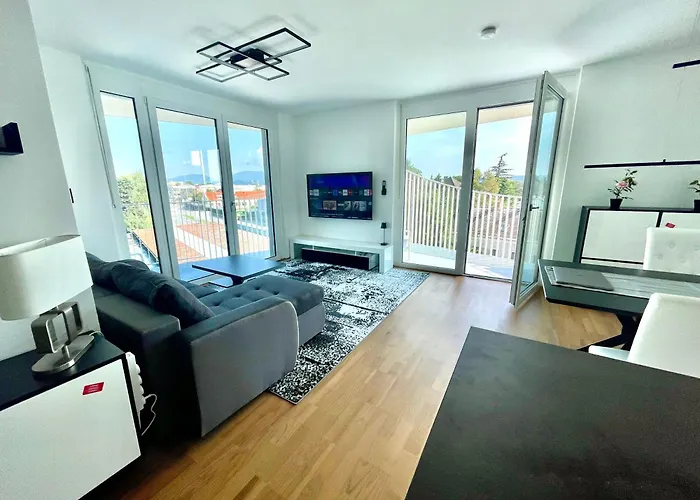 Luxusapartment Mit 40 Qm Terrasse, E-parkplatz Und Parkplatz * Graz